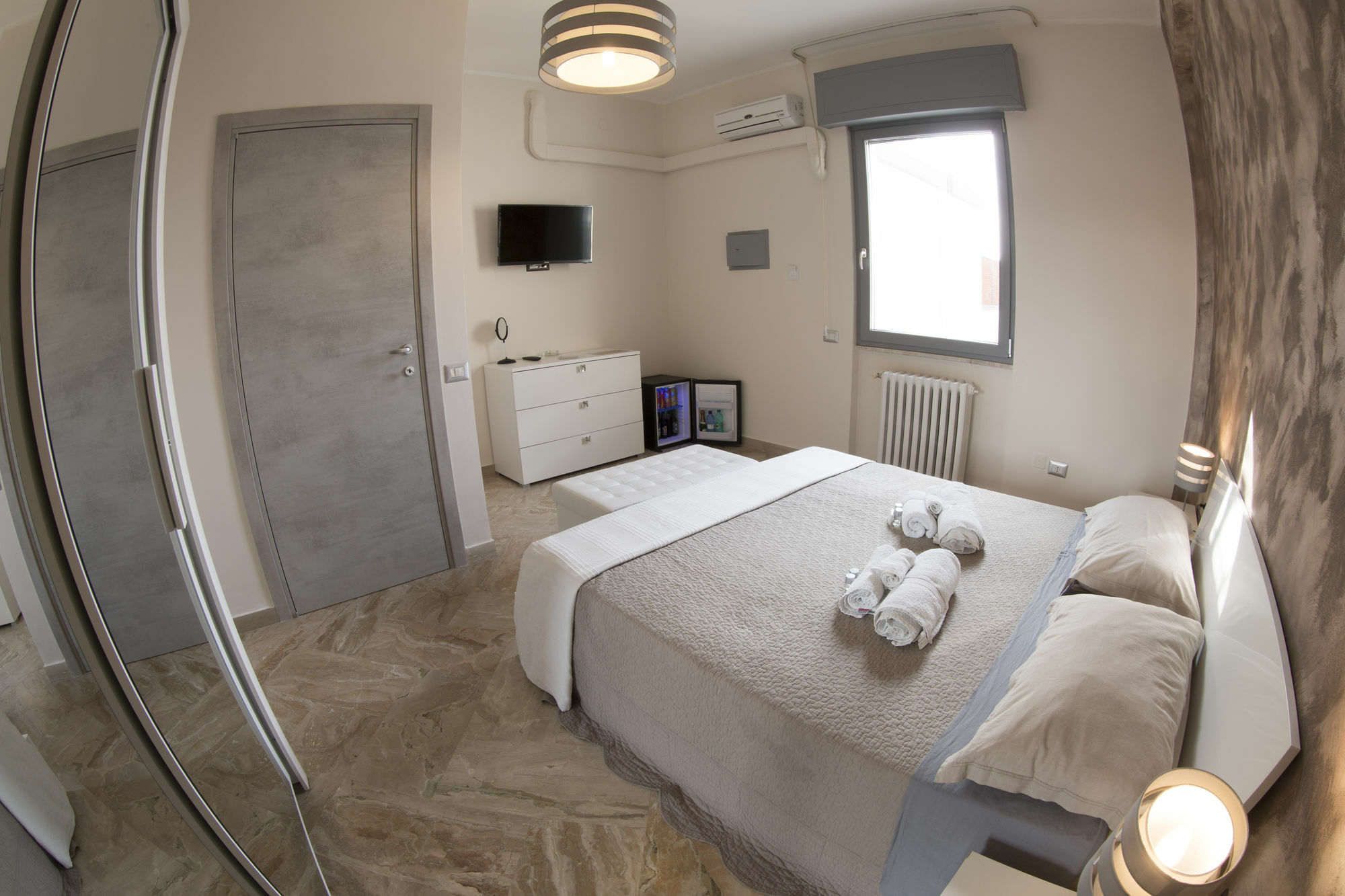 Penthouse Station Luxury Suites & Apartment برينديسي المظهر الخارجي الصورة