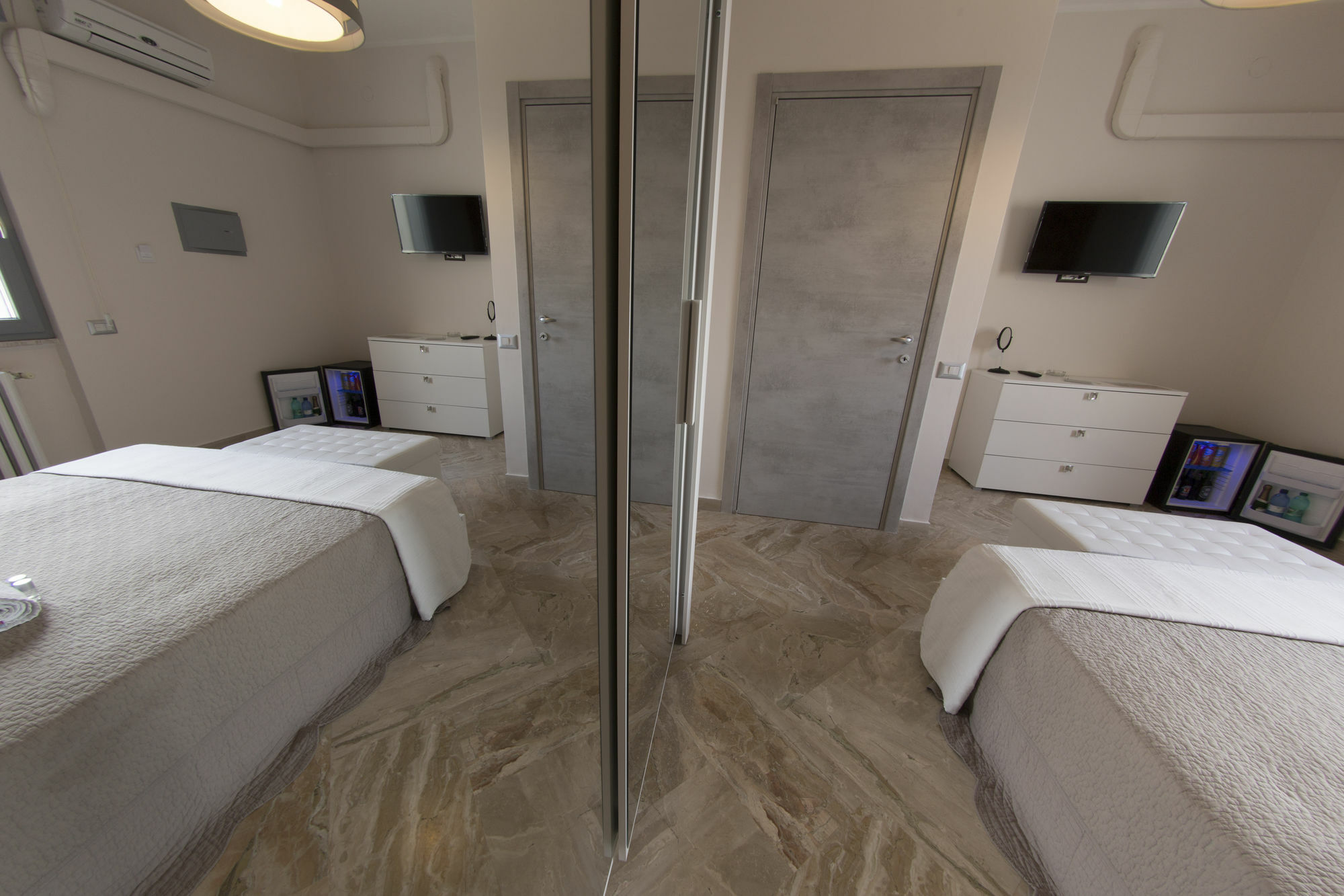 Penthouse Station Luxury Suites & Apartment برينديسي المظهر الخارجي الصورة